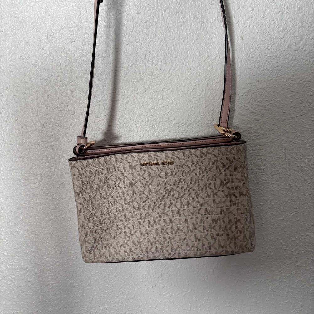Michael kors small shoulder purse